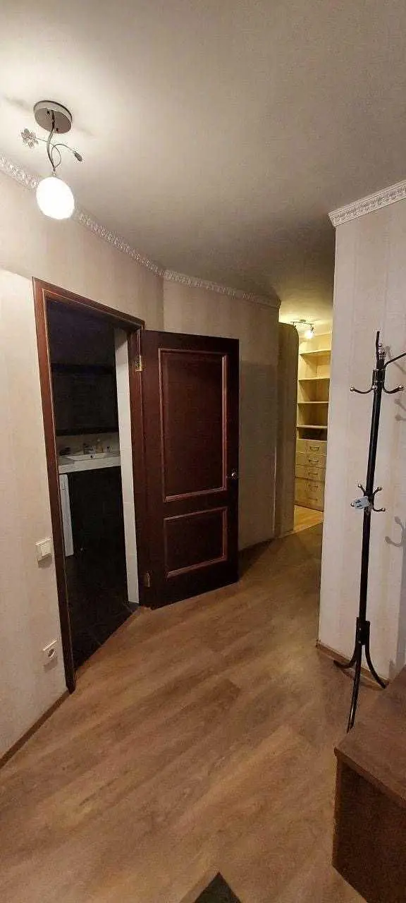 Продається 2 кімнатна квартира на Боженка 
