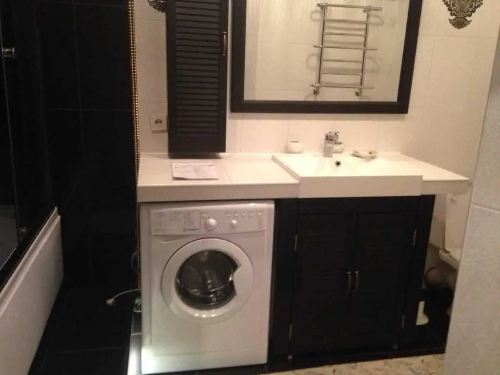 Продається 2 кімнатна квартира на Боженка 
