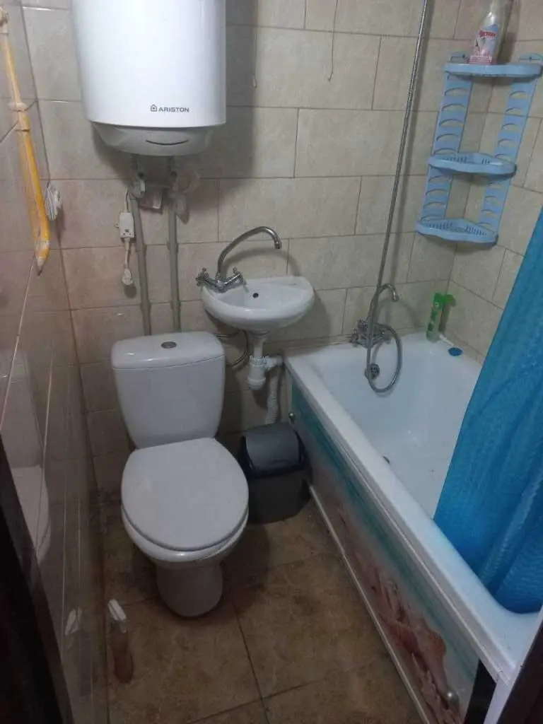 Пропонуємо трикімнатний будинок в районі Червоного Шляху