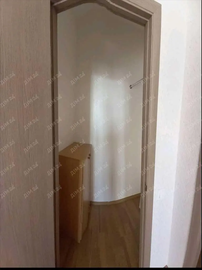 Двокімнатна з автономним опаленням!