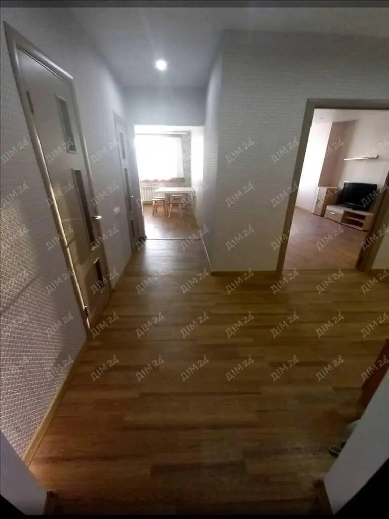 Двокімнатна з автономним опаленням!