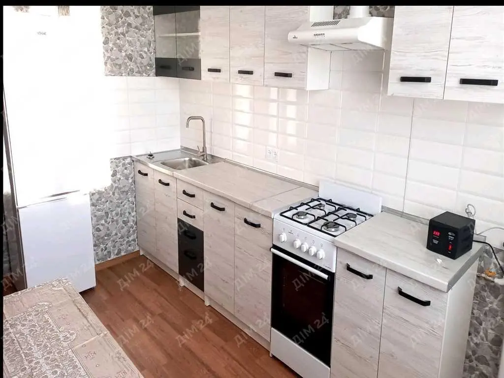 Двокімнатна з автономним опаленням!