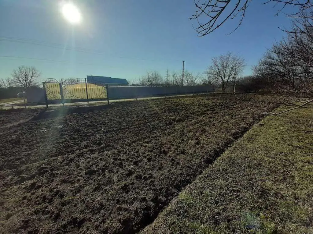 Земельна ділянка під забудову в мальовничому місці у с.Супрунівка.