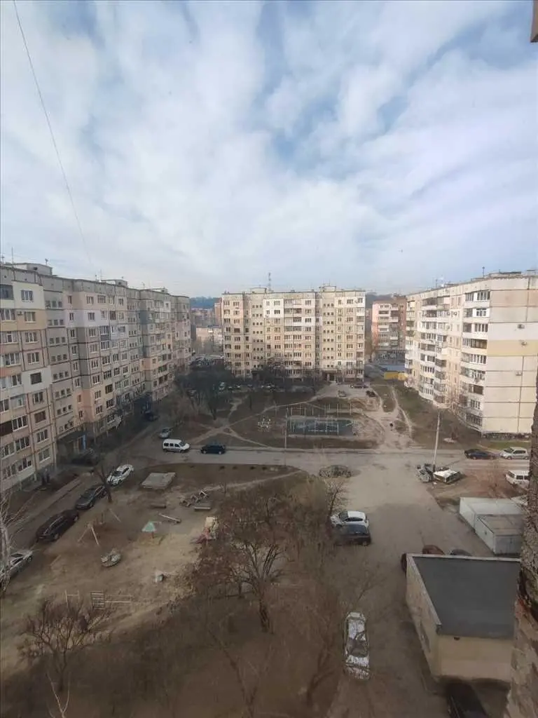 Трикімнатна на Леваді!