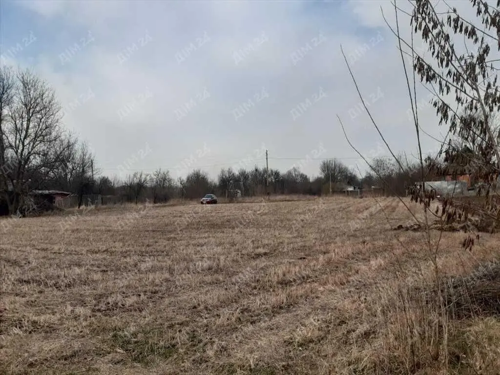 Будинок з великою ділянкою в Гожулах