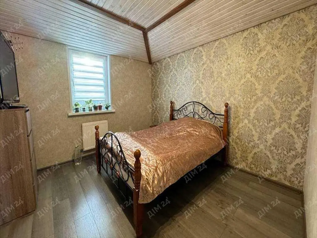 Будинок поруч з зупинкою! 