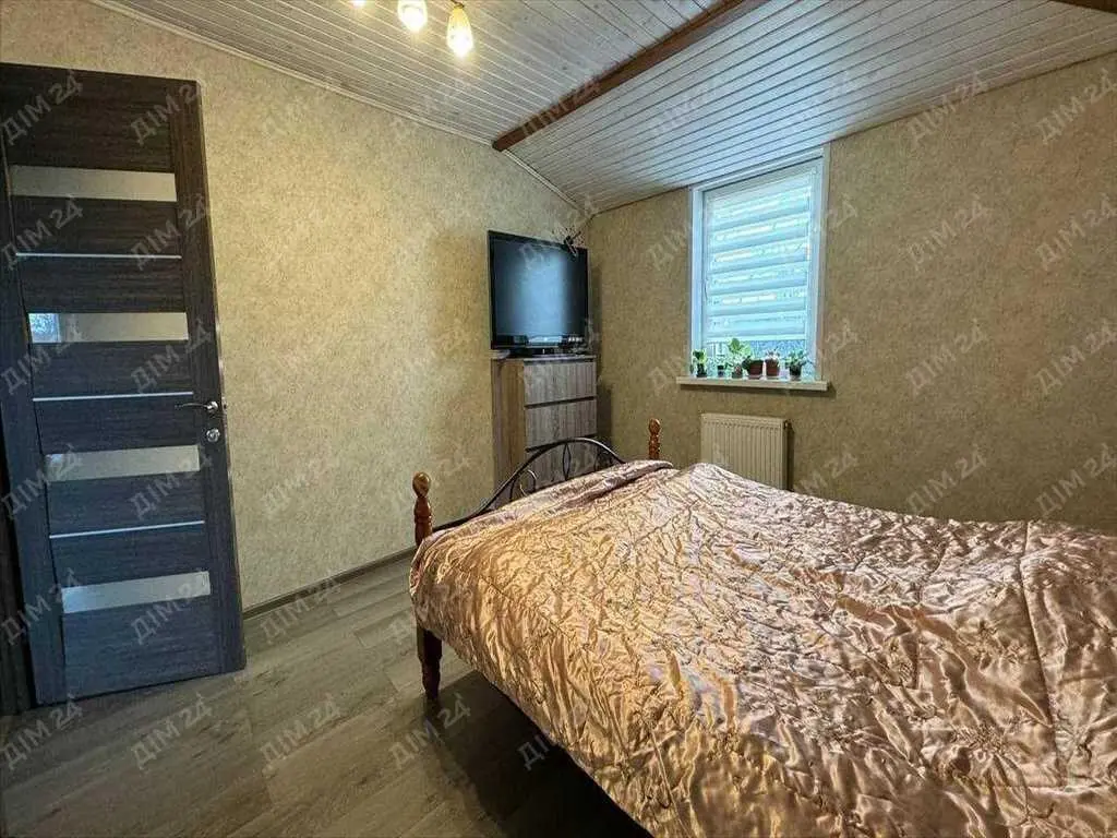 Будинок поруч з зупинкою! 