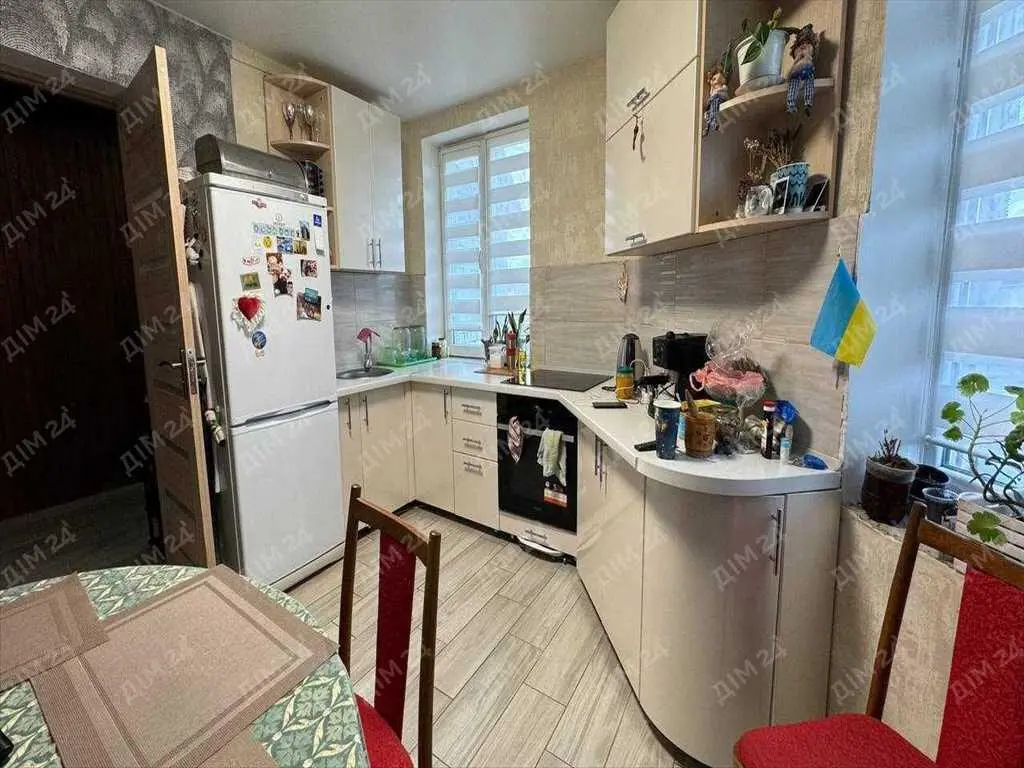 Будинок поруч з зупинкою! 