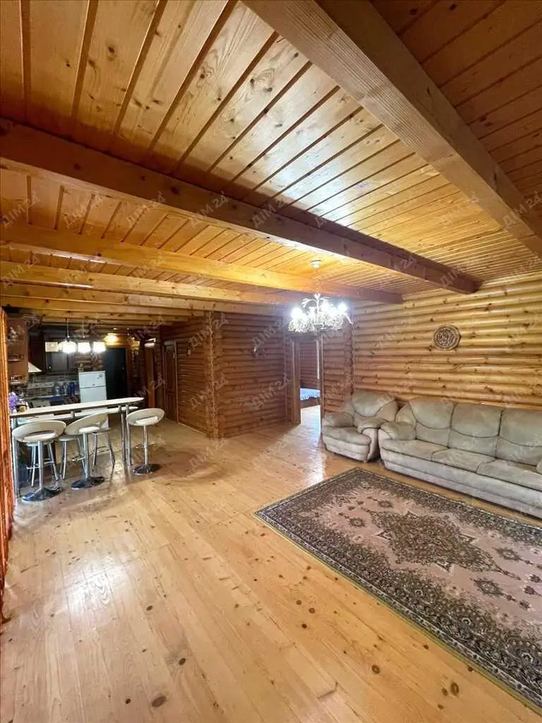 Унікальний будинок із зрубу в передмісті Полтави (Клюшники)