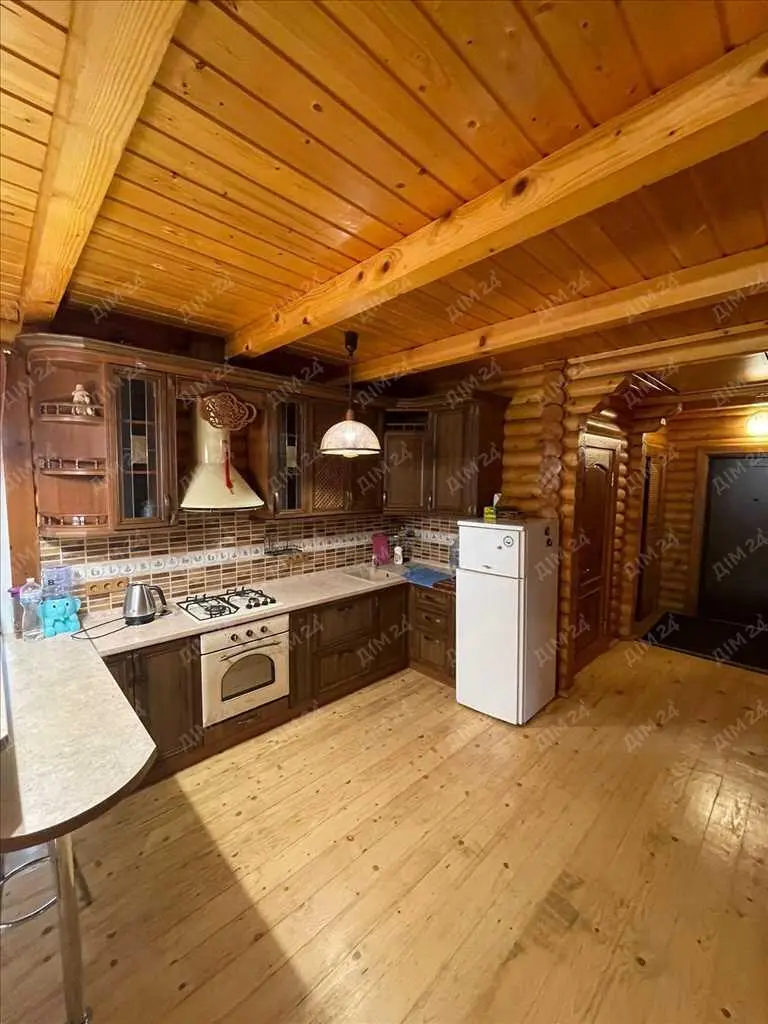 Унікальний будинок із зрубу в передмісті Полтави (Клюшники)