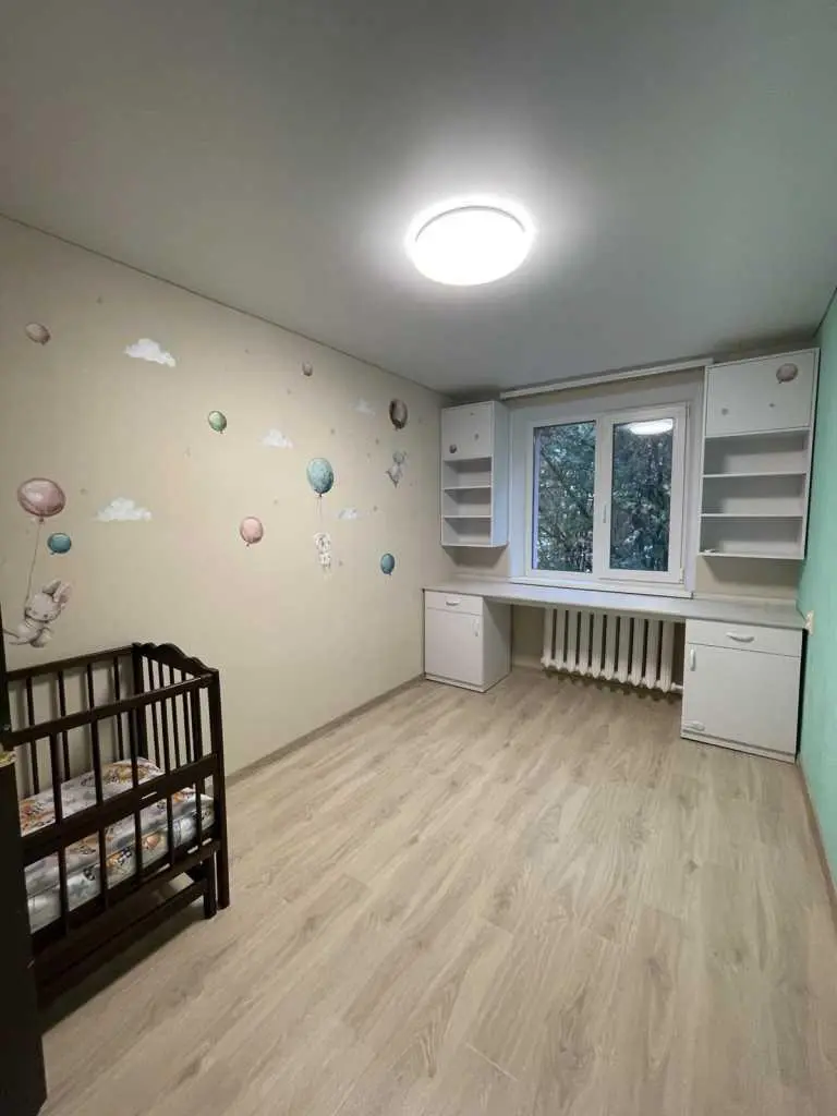 Трикімнатна на Алмазному.