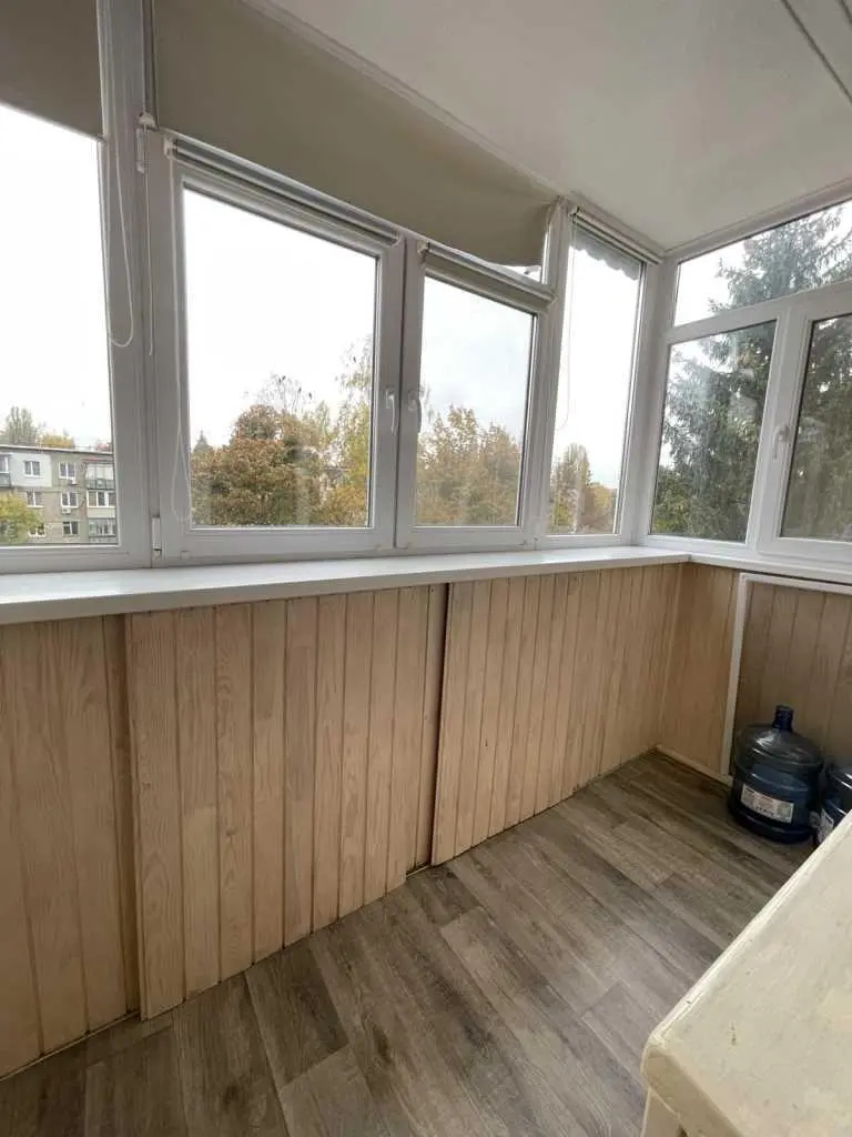 Трикімнатна на Алмазному.