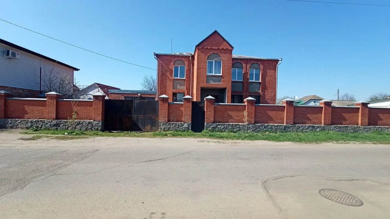 Великий будинок можливо під комерцію на Юрівці
