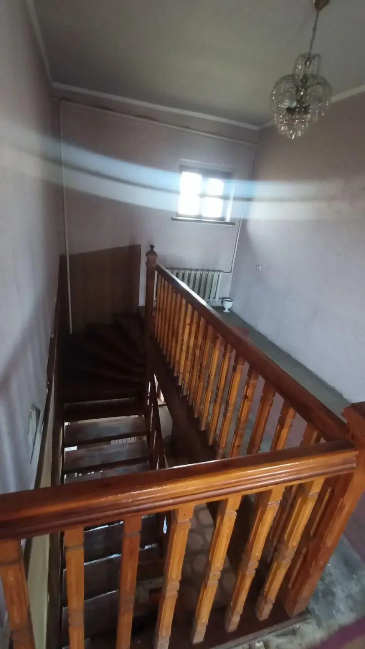 Великий будинок можливо під комерцію на Юрівці
