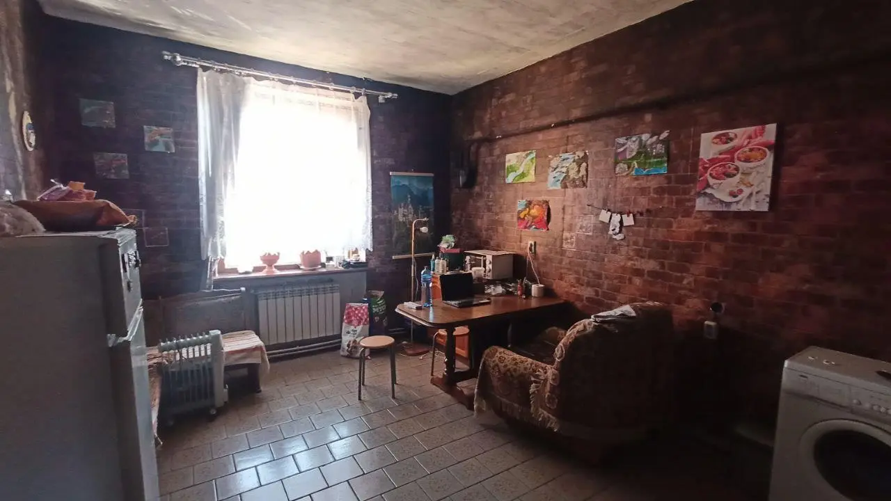 Великий будинок можливо під комерцію на Юрівці
