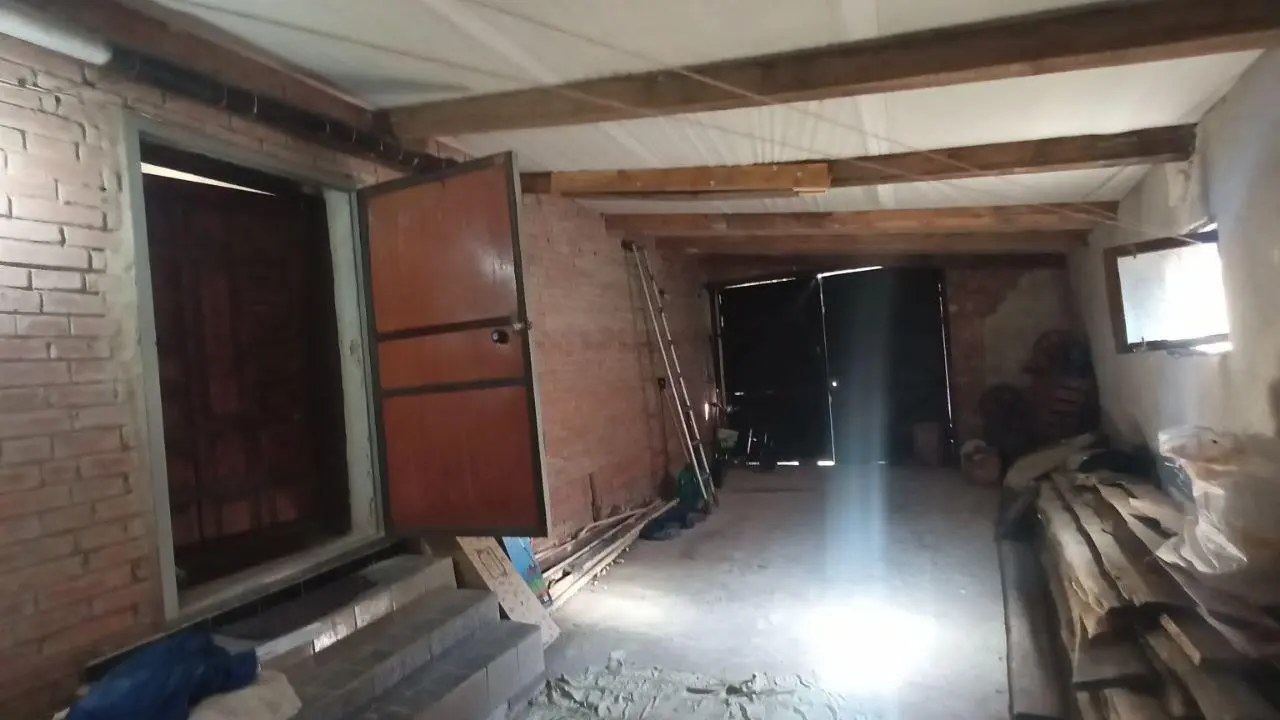 Великий будинок можливо під комерцію на Юрівці
