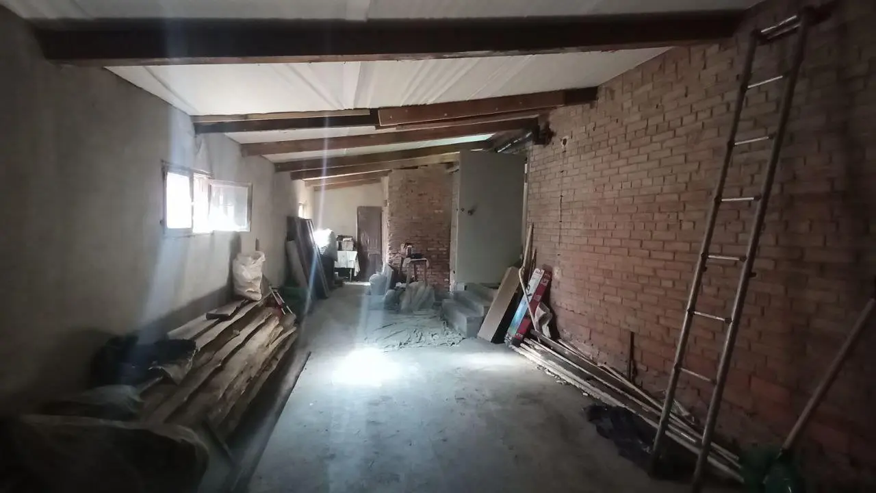 Великий будинок можливо під комерцію на Юрівці
