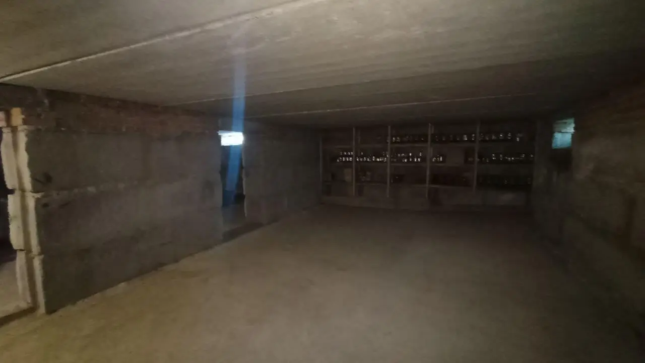 Великий будинок можливо під комерцію на Юрівці
