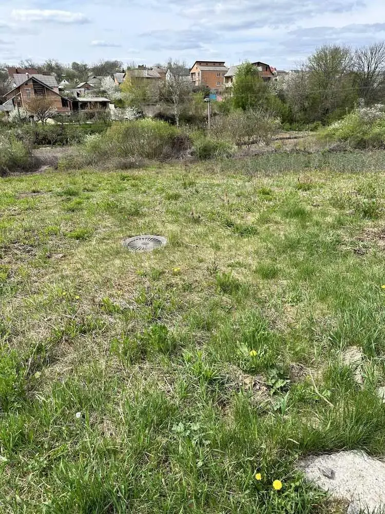 Ділянка в Яру під забудову!