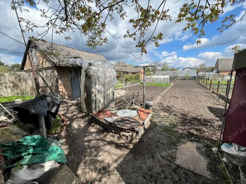 Продаж ділянки з будинком