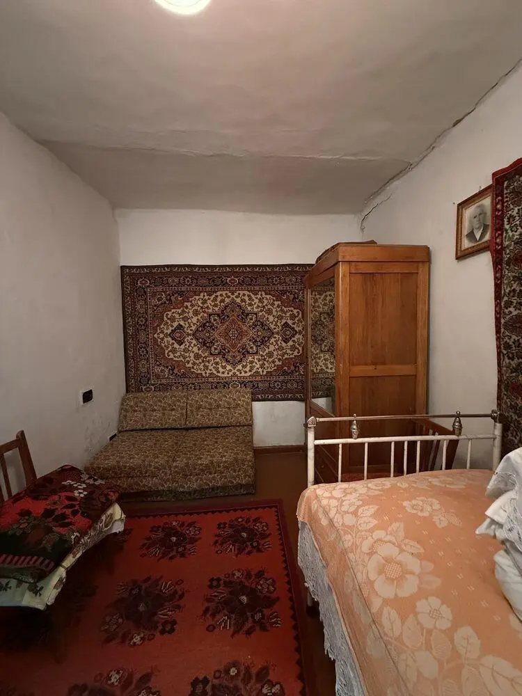 Велика ділянка з будинком в 4 км від міста!