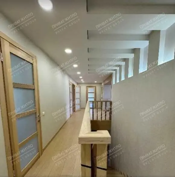 Пропонуємо 2 поверховий будинок  в районі ГРЛ