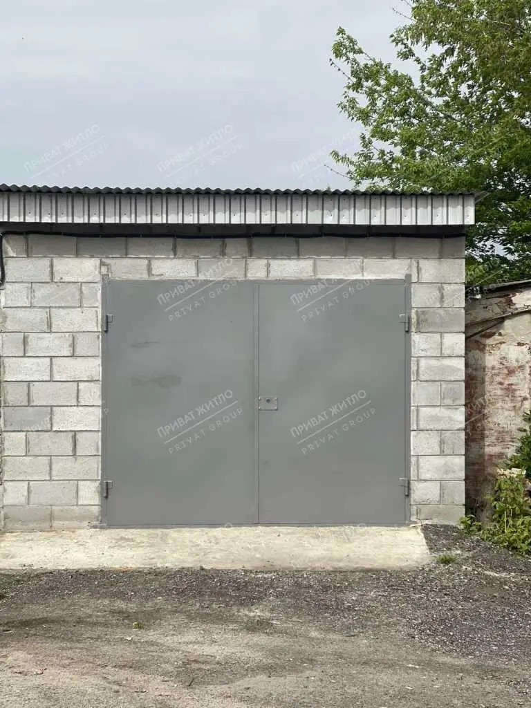 Добротний гараж в р-н Макдональдса!