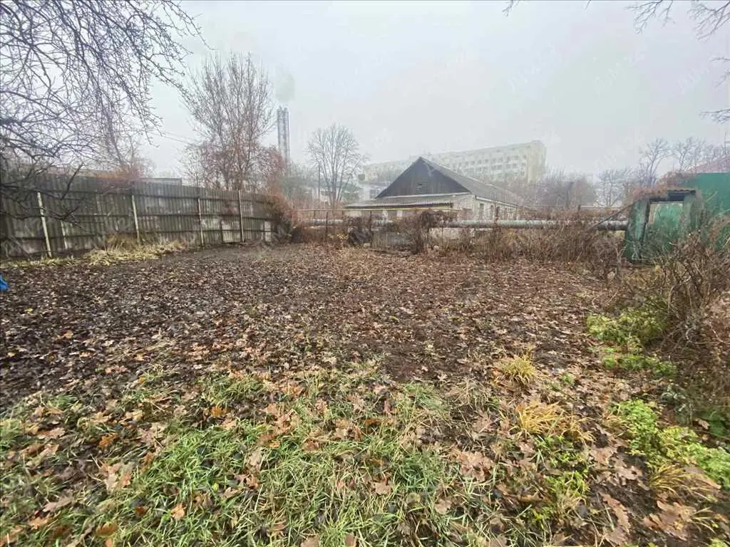 Частина будинку з центральними комунікаціями!