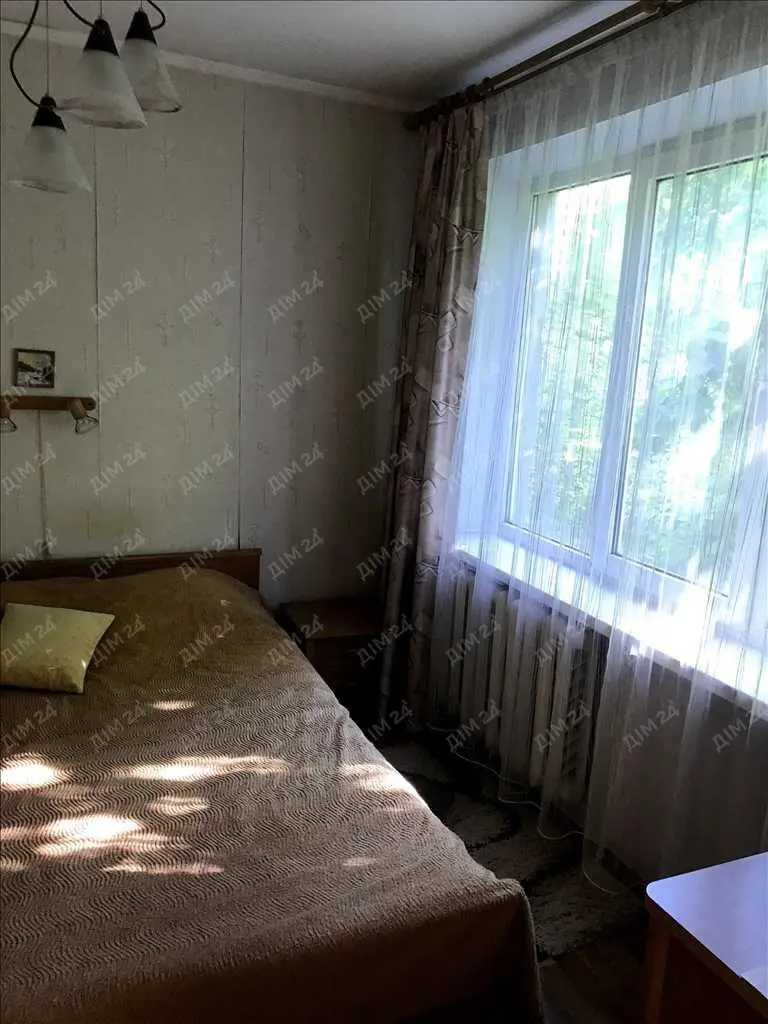 Простора 4 кімнатна квартира на Дослідній.