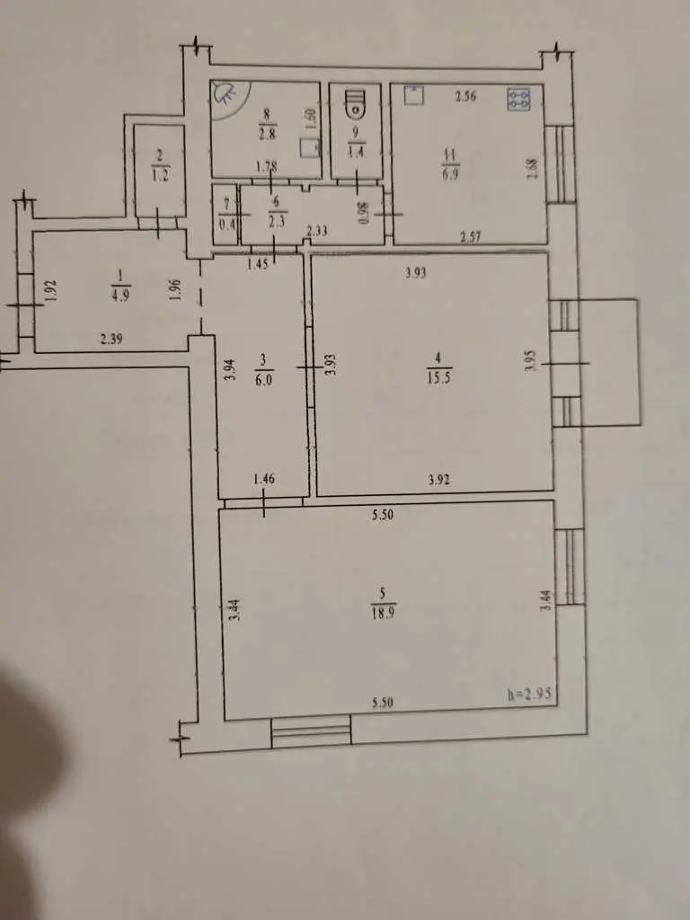 Простора 2 кімнатна сталінка в центрі міста!