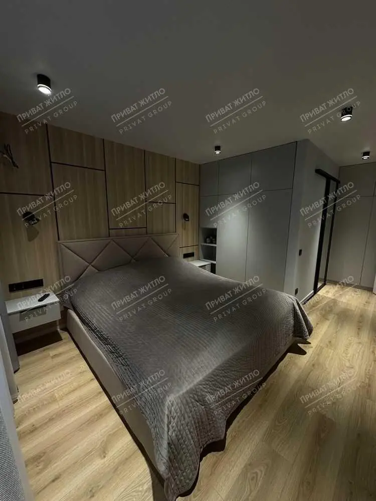 Трикімнатна квартира в новому сучасному будинку з дизайнерським ремонтом