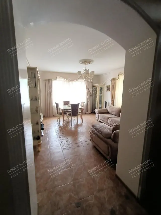 Ваш власний дім із басейном та барбекю всього за 5 хвилин від Сонячного парку!