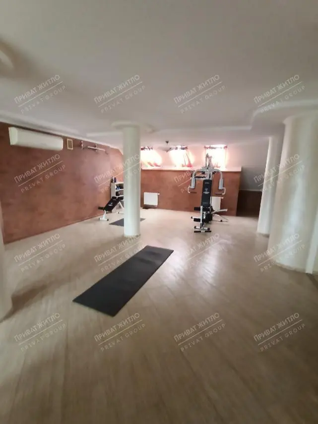 Ваш власний дім із басейном та барбекю всього за 5 хвилин від Сонячного парку!