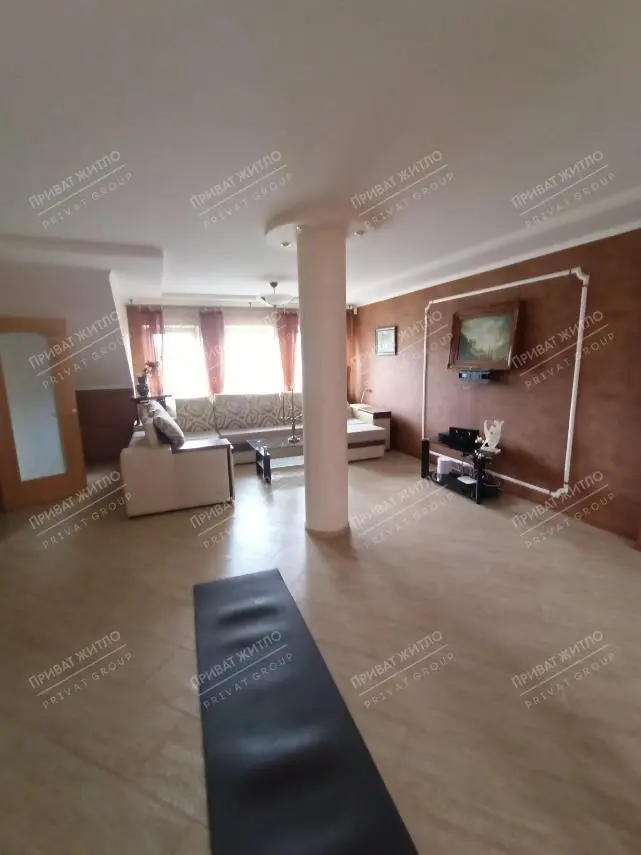 Ваш власний дім із басейном та барбекю всього за 5 хвилин від Сонячного парку!