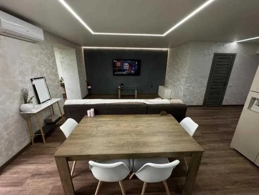 Двокімнатна квартира в центрі міста!