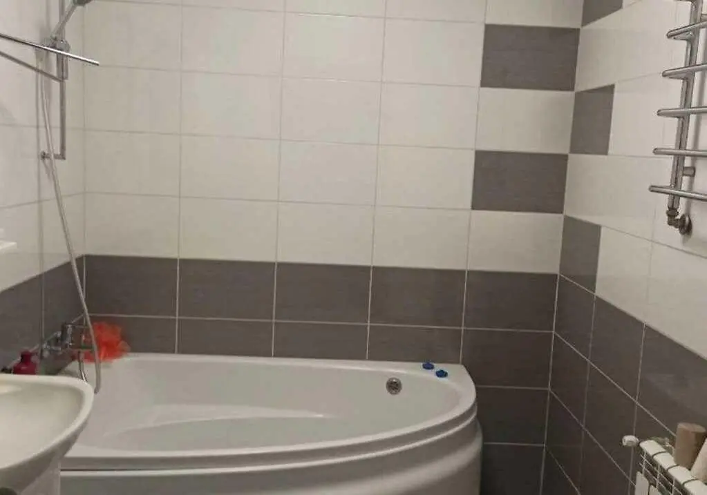 Просторий будинок в тихому місці