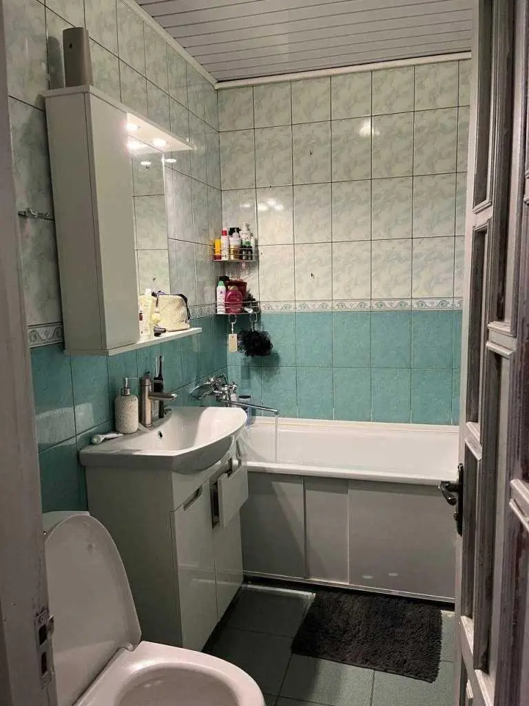 Окремий будинок поблизу площі Зигіна!