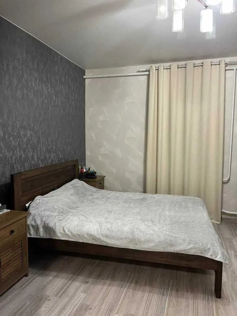 Окремий будинок поблизу площі Зигіна!