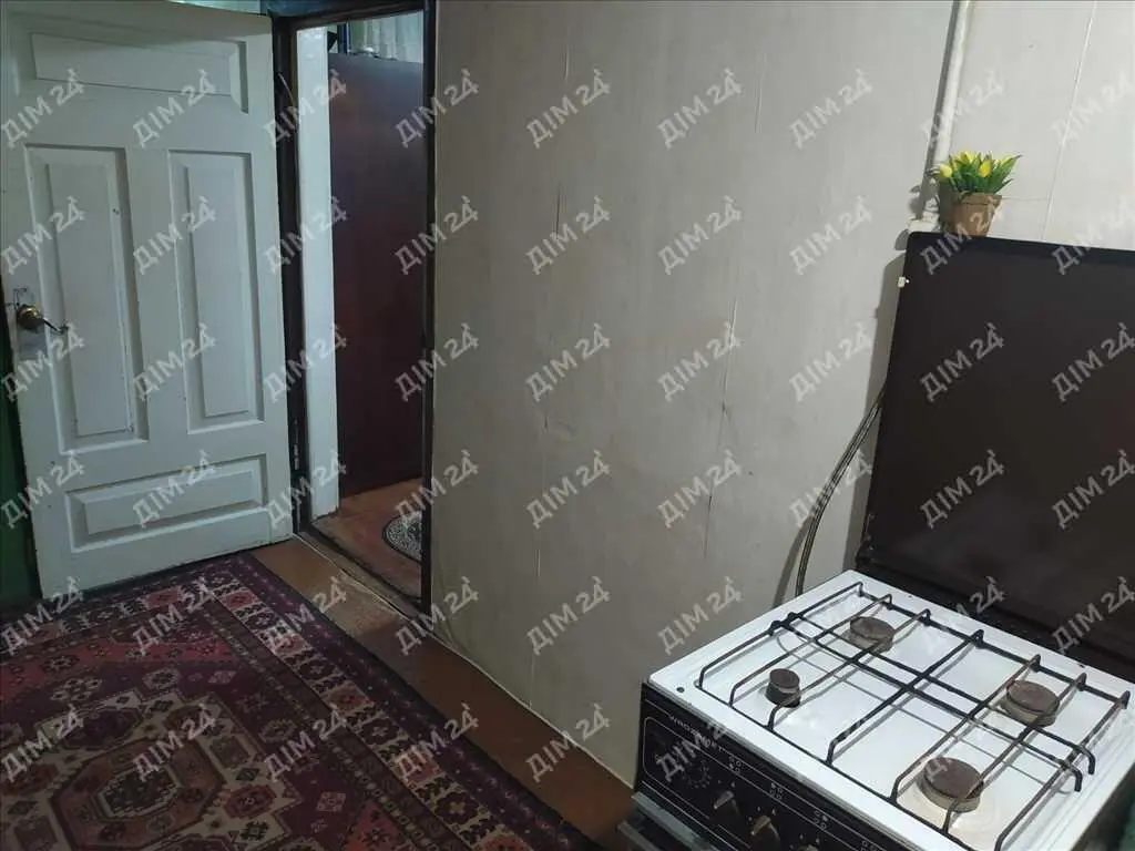 Окремий будинок з  власним ставком.