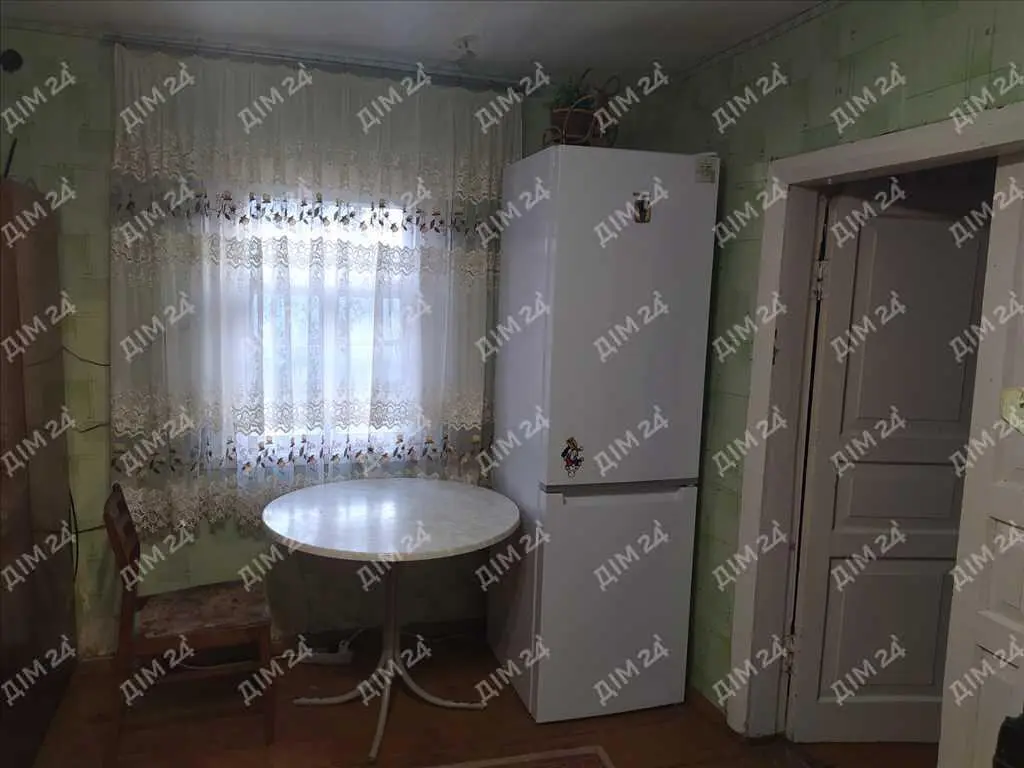 Окремий будинок з  власним ставком.