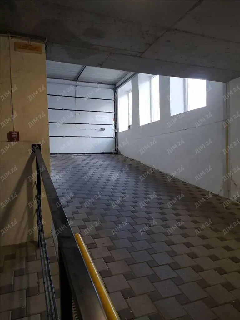 Паркомісце з коморою в центрі Полтави на Ляхова