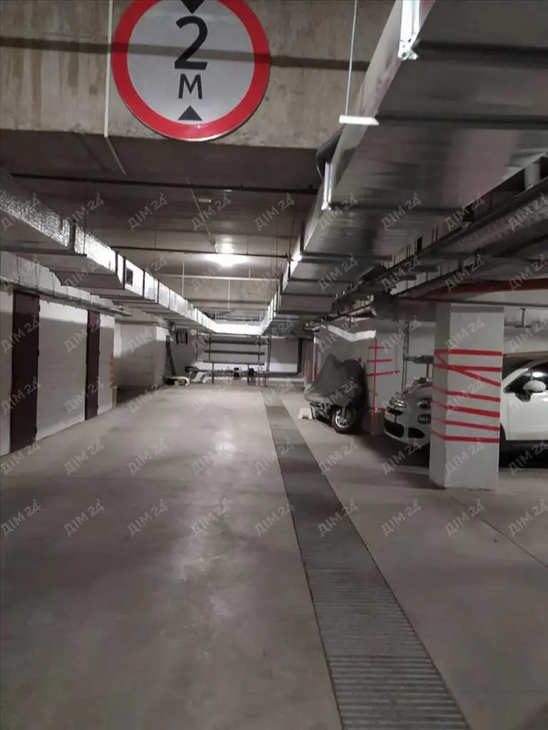 Паркомісце з коморою в центрі Полтави на Ляхова