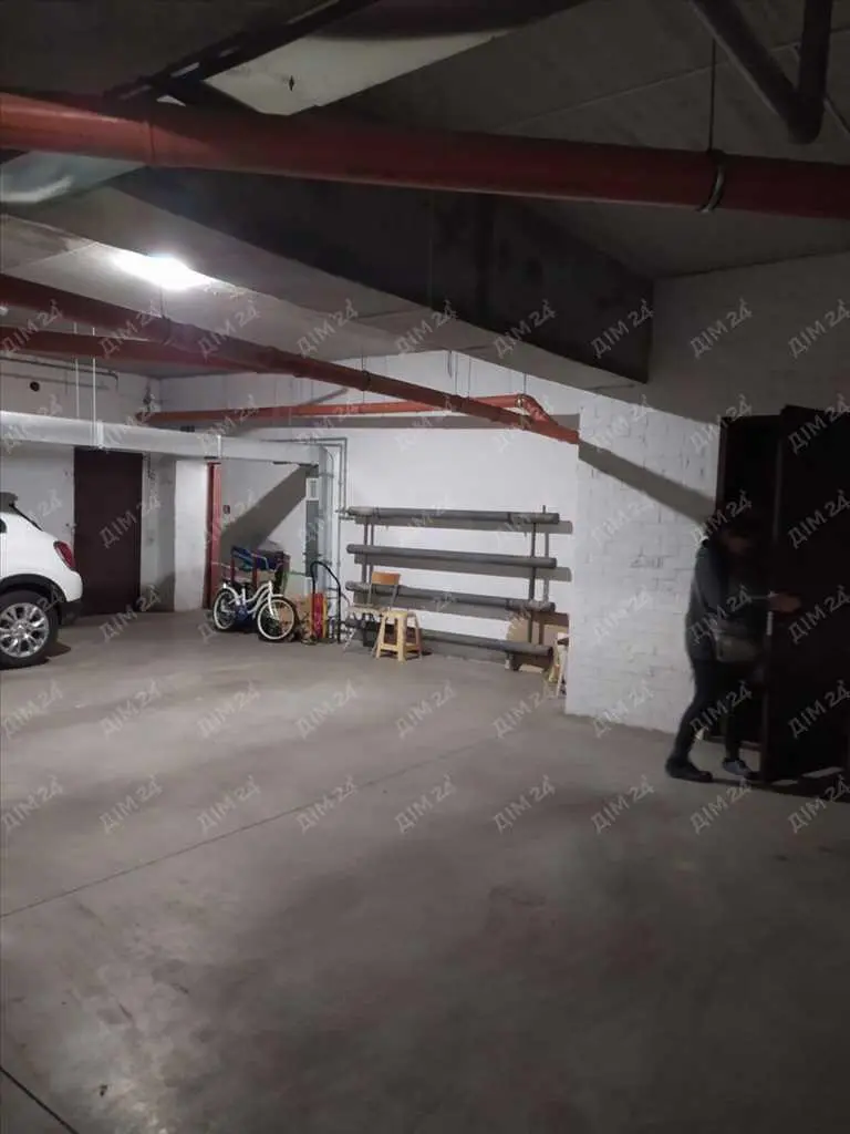 Паркомісце з коморою в центрі Полтави на Ляхова