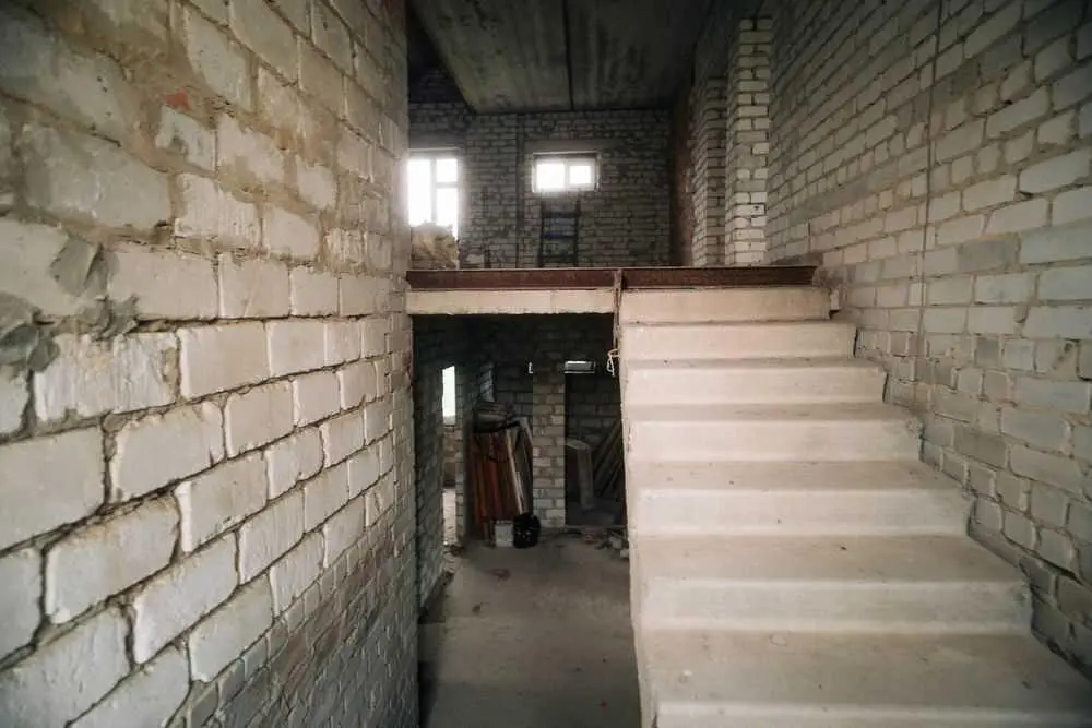 Продається  будинок без внутрішніх робіт  в районі Дендропарку.