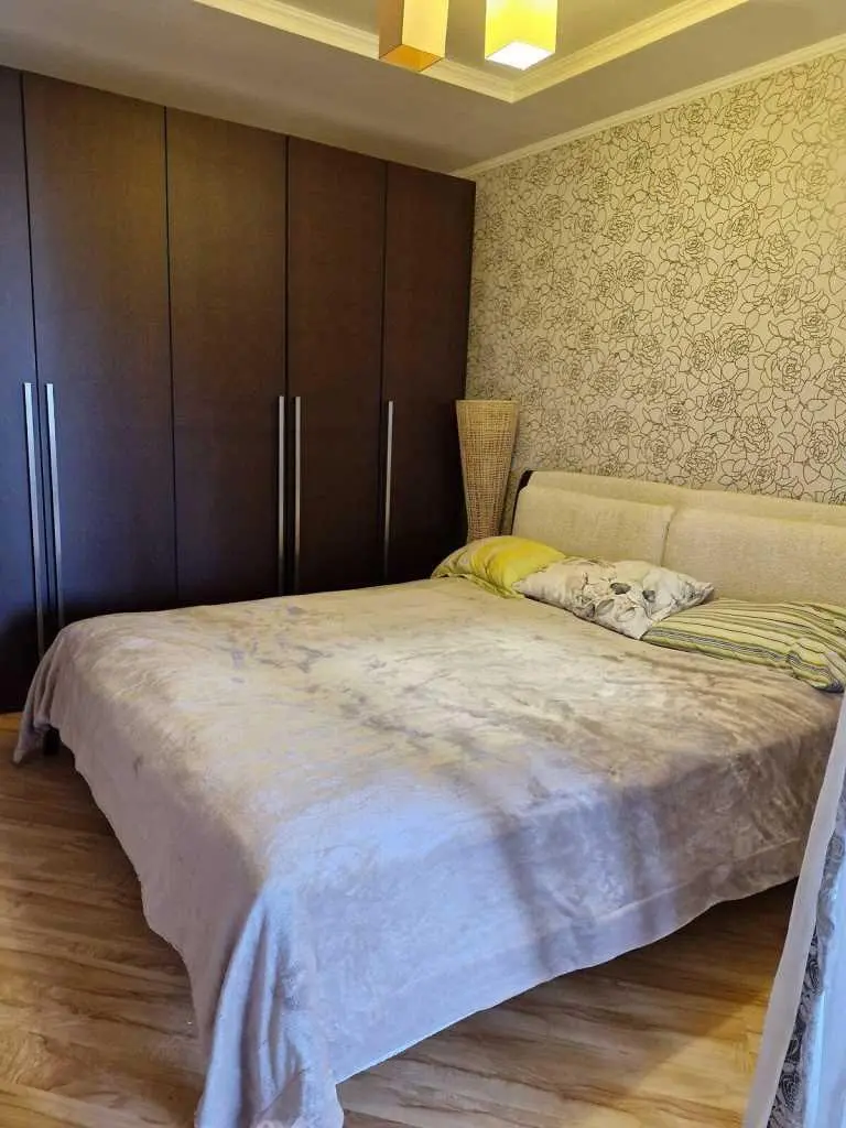 Затишна двокімнатна квартира в центрі 