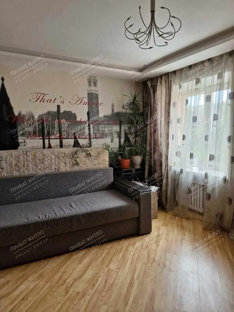 Затишна двокімнатна квартира в центрі 