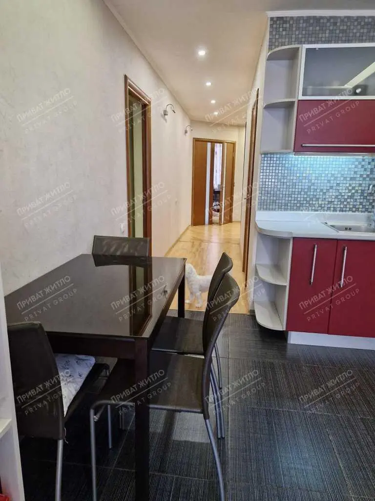 Затишна двокімнатна квартира в центрі 