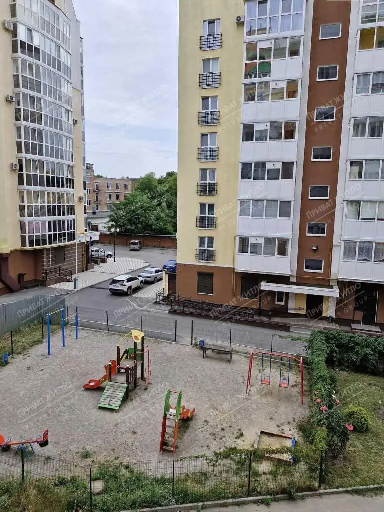 Затишна двокімнатна квартира в центрі 