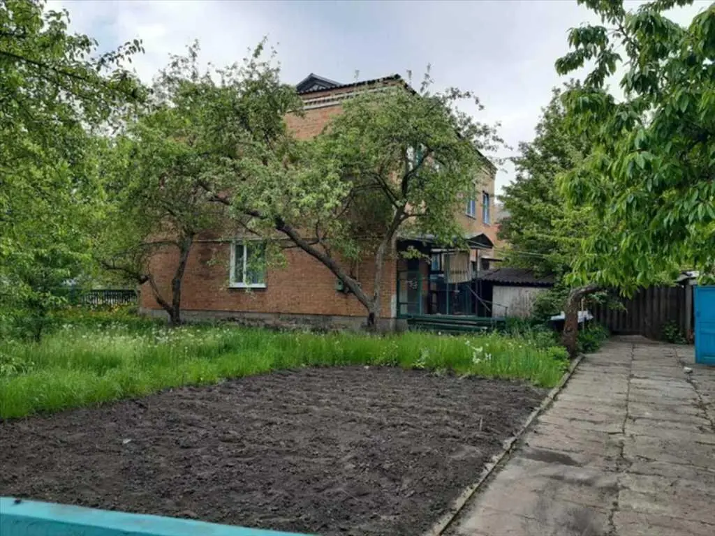 Окремий будинок для родини в Чутове