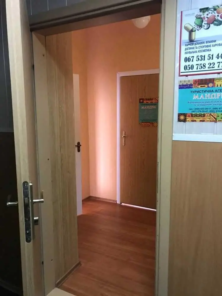 Продається офісний центр у центрі міста.